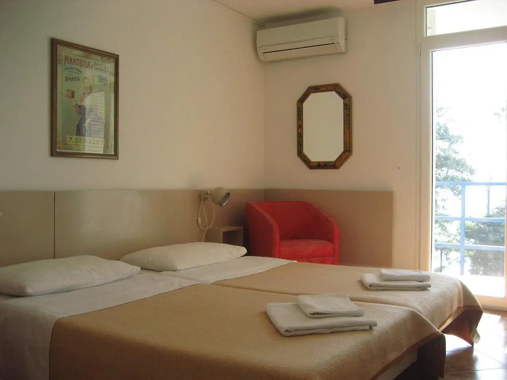 Adria Beach Guest House  Novi Vinodolski
